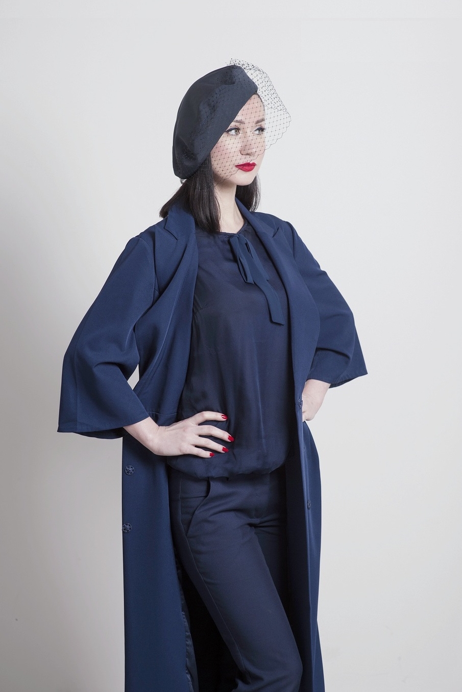 Серо-синий берет ala Dior Образы с пальто, платьем и брючным костюмом