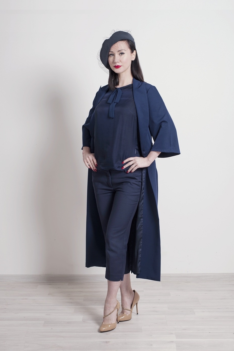 Серо-синий берет ala Dior Образы с пальто, платьем и брючным костюмом