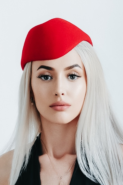 Красная шляпа женская пилотка