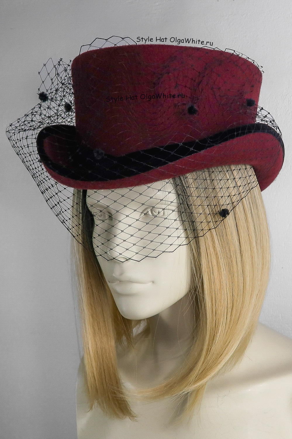 Бордовая женская шляпа- не высокий цилиндр