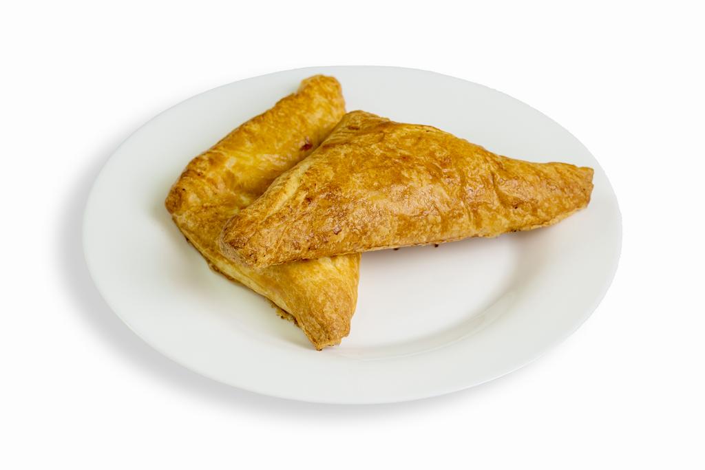 Слойка с вишней 100 гр.