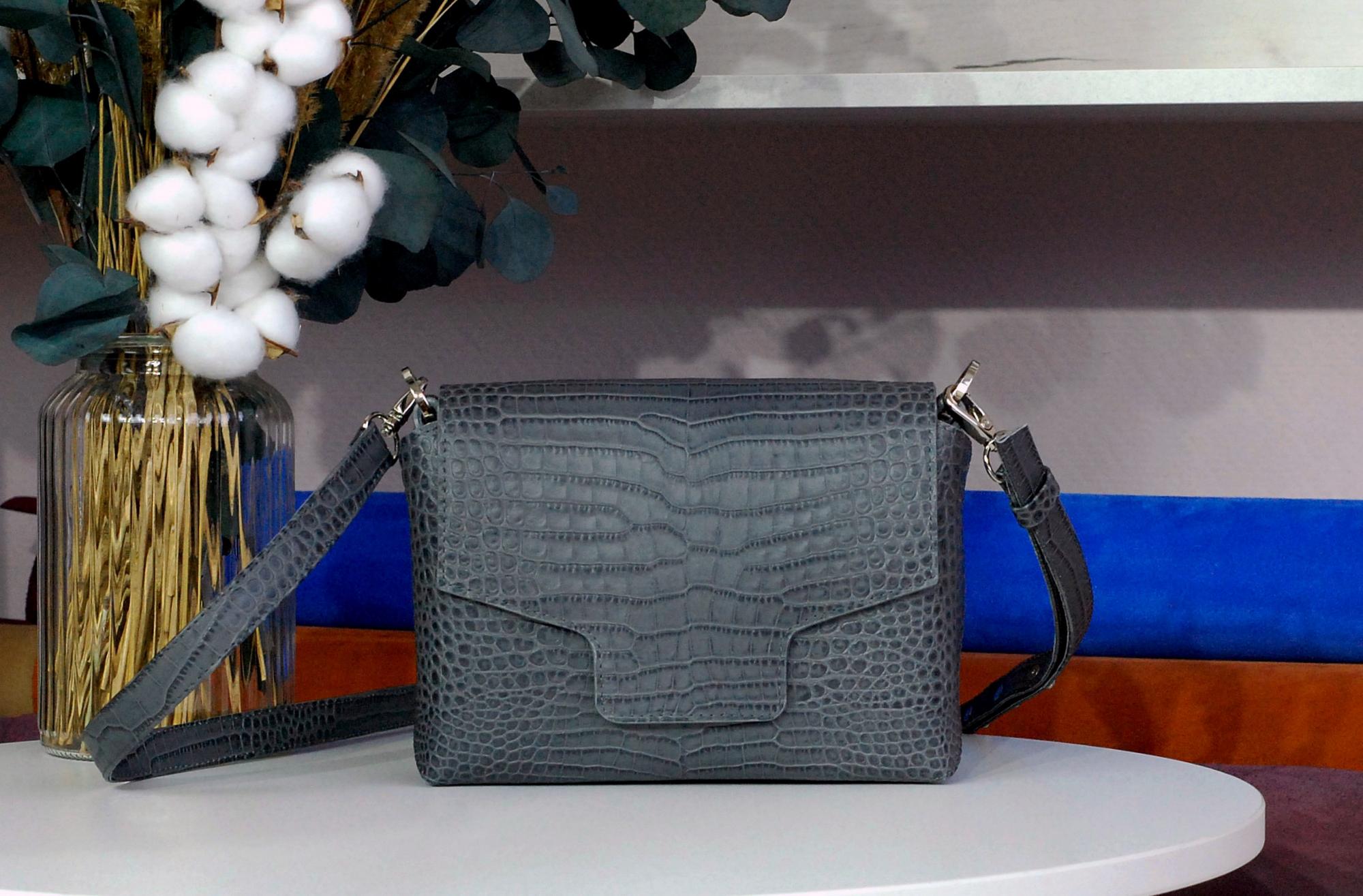 Кожаная сумка Лана средняя