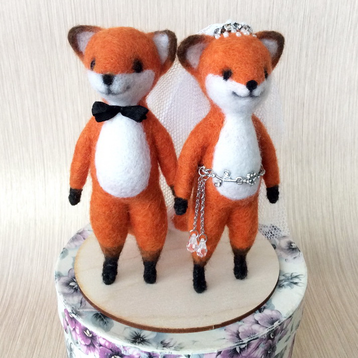 Wedding cake topper Foxes. WEDDING GIFT for couple.
