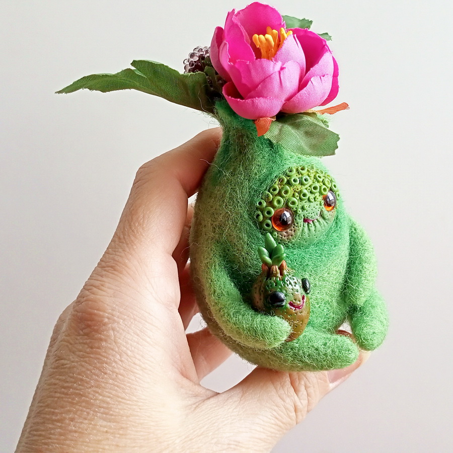 WHIMSICAL  WOOLEN FLOWER