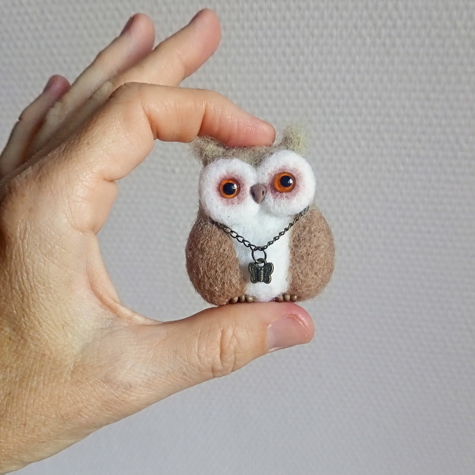 HANDMADE WOOLEN BROOCH OWL