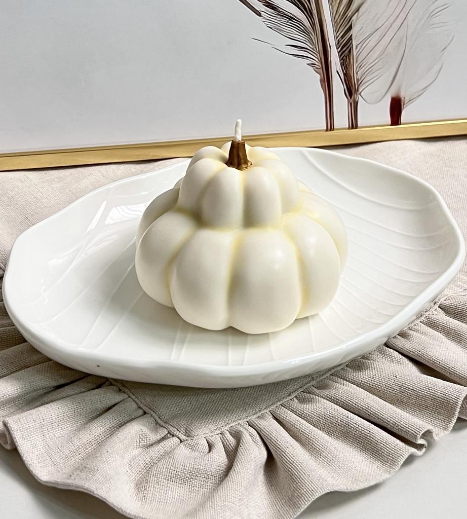 Свеча Тыква вытянутая белая