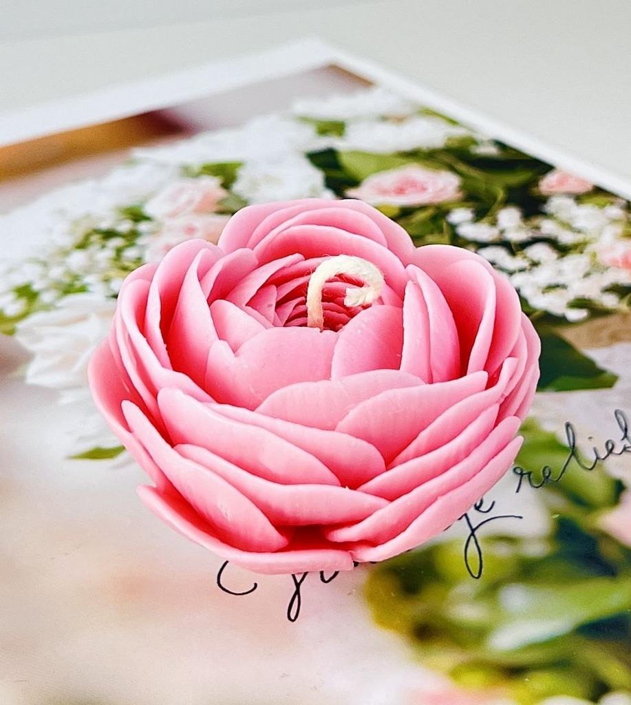 Свеча Ранункулюс