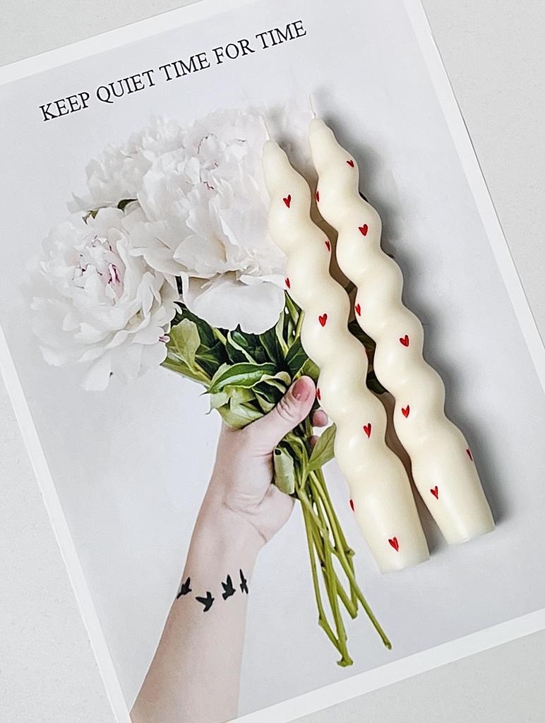 Свечи столовые с сердечками набор 2 шт белые