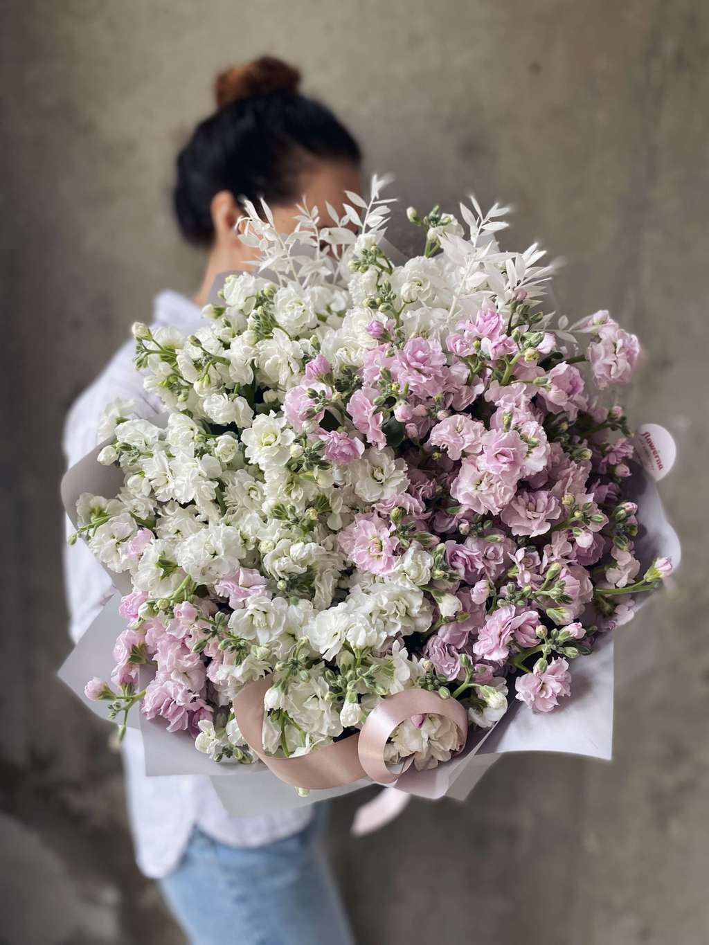 Микс кустовой маттиолы с рускусом