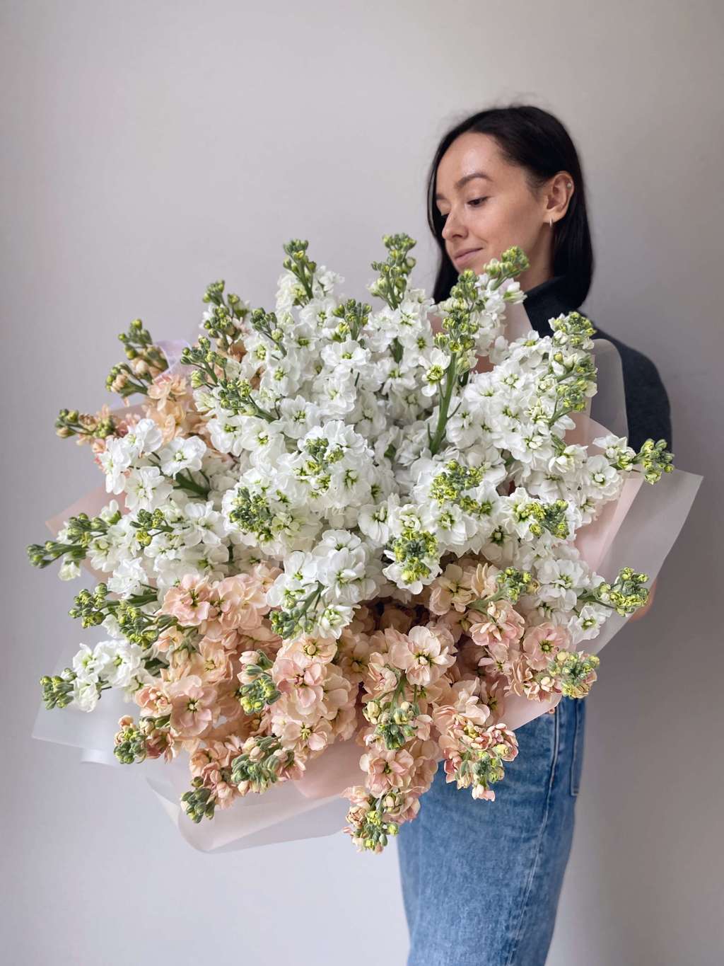 Микс маттиолы белая с персиковой