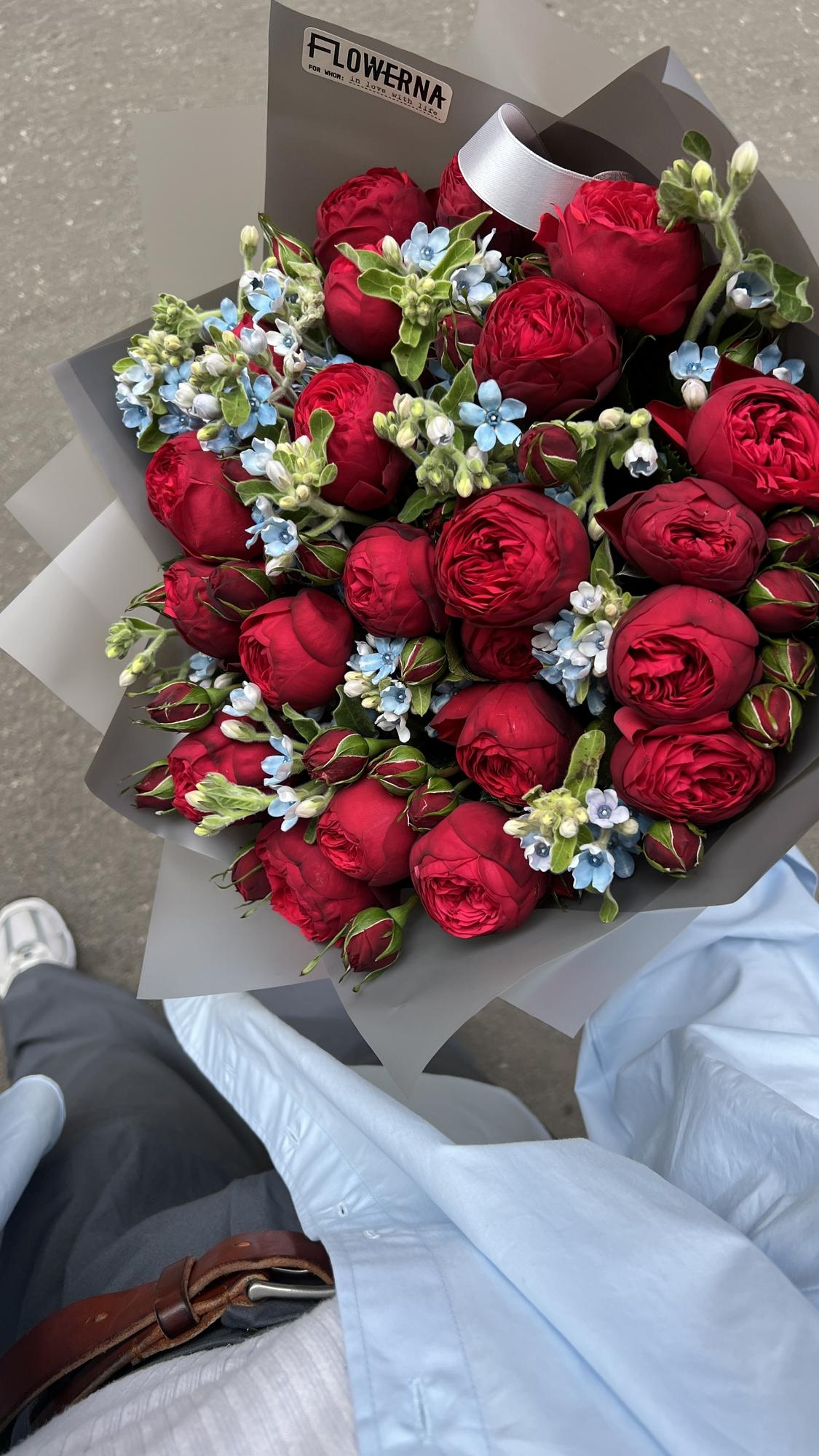 Дуо-букет розы Ред Пиано и оксипеталум