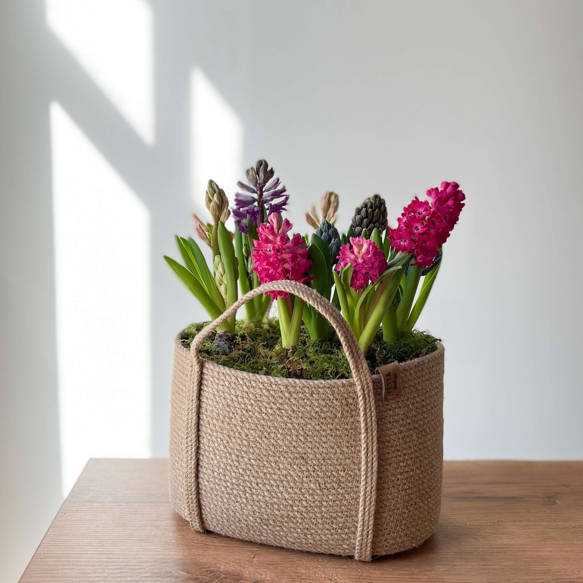 Малая корзина с гиацинтами