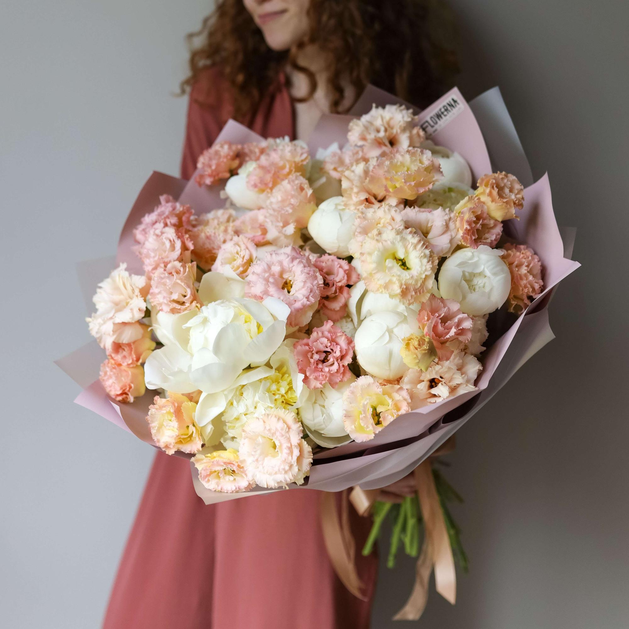 Дуо-букет "Пионы Дюшес & Эустома Лайт Априкот"