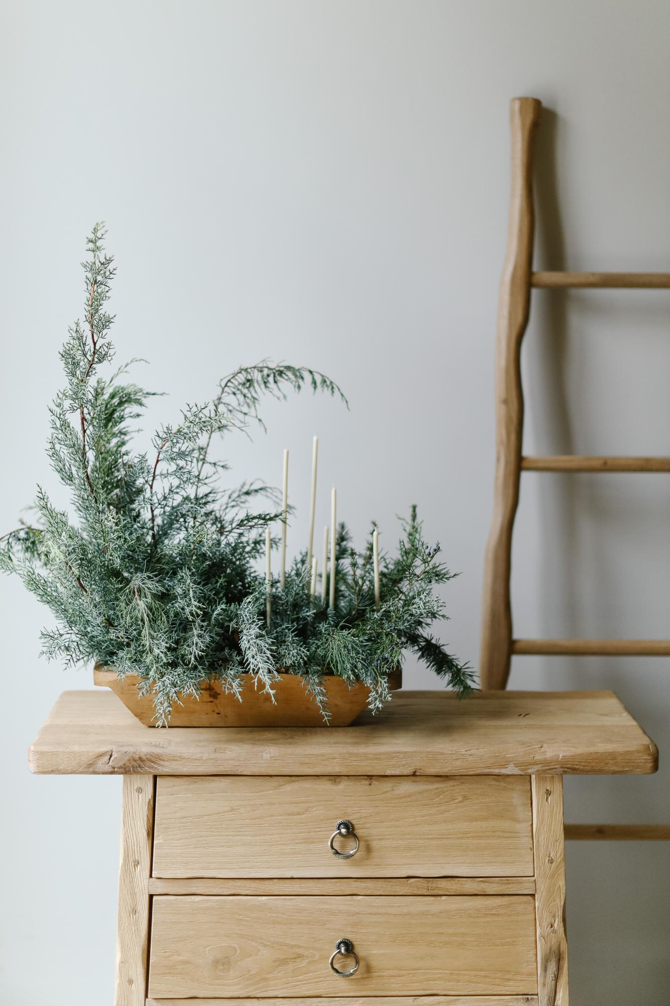 Новогодняя композиция в ночве со свечами