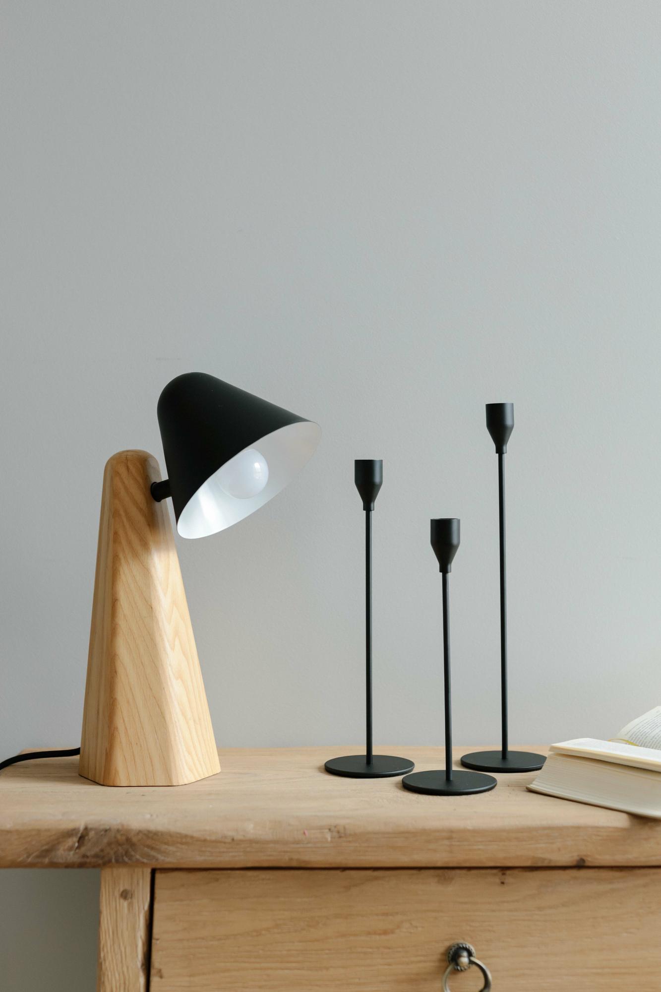 Набор черных подсвечников