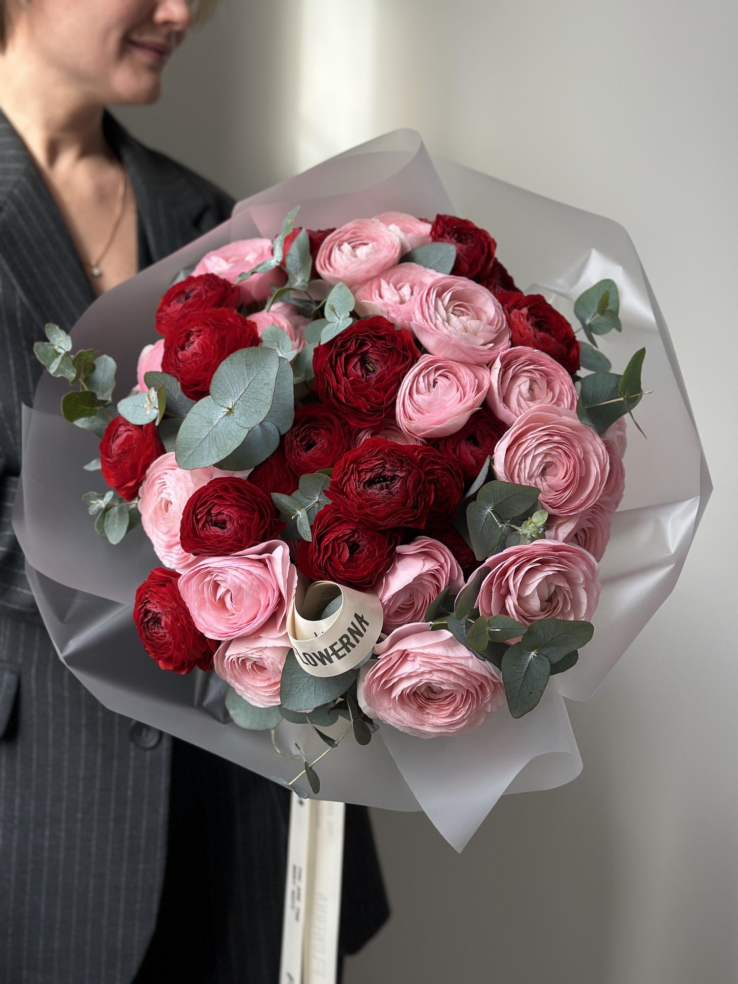 Ранункулюсы "Микс с эвкалиптом"