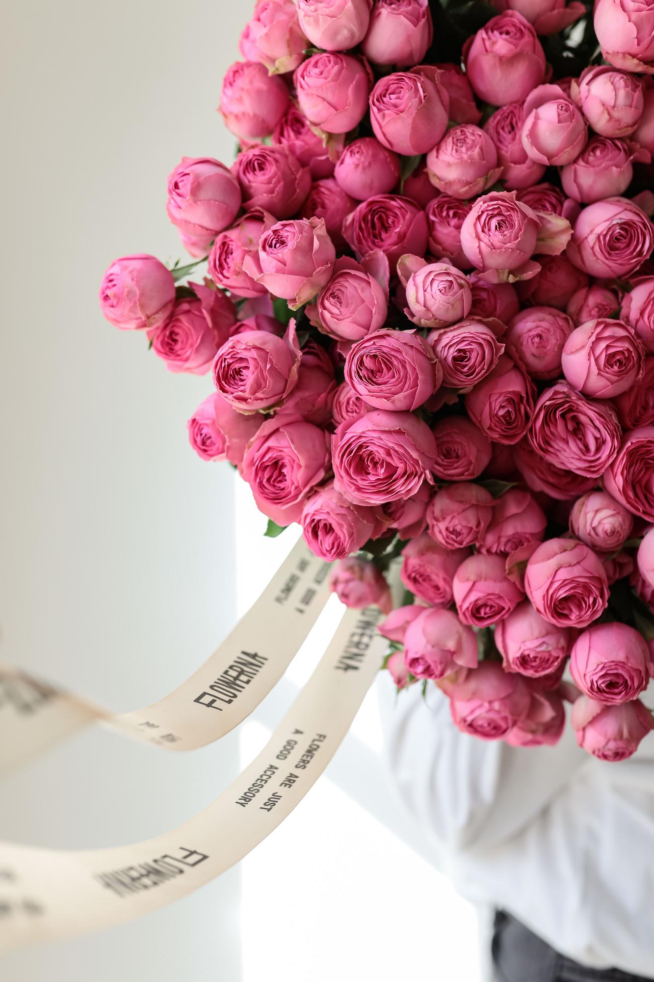 Кустовые пионовидные розы "Жизель"