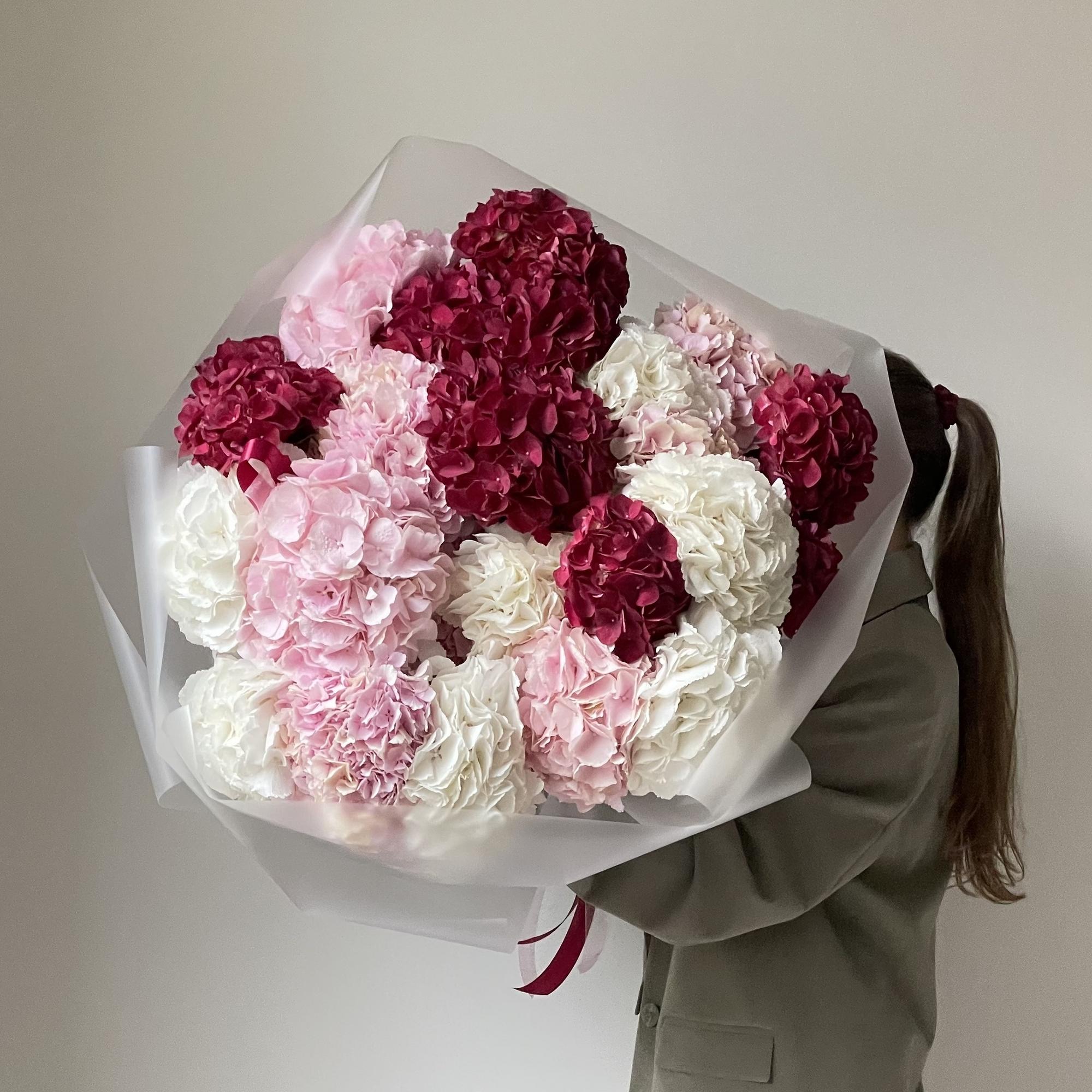 Букет из гортензий "Ягодный микс"