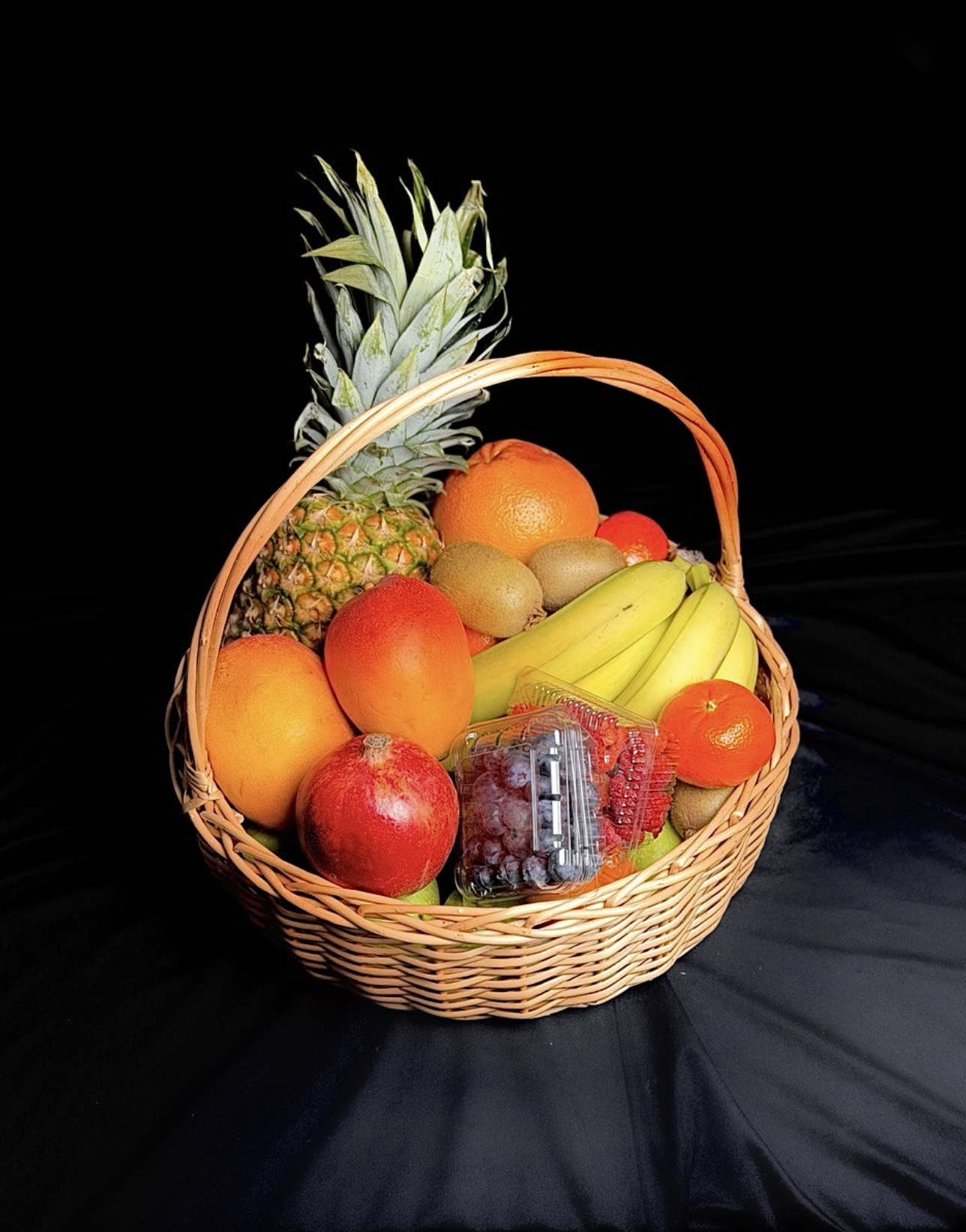 Фруктовый набор в корзине премиум «Экзотическая симфония»