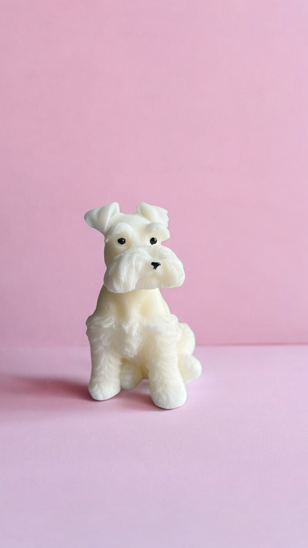 Свеча Le Шнауцер в белом цвете