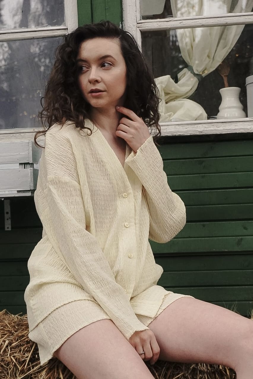 Костюм с oversize рубашкой и шортами