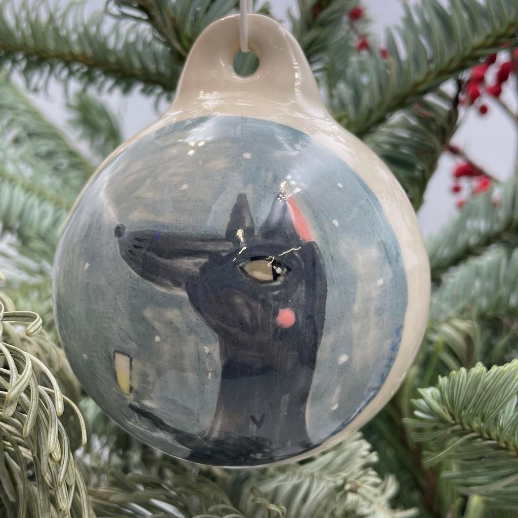 Ёлочный шар с волком