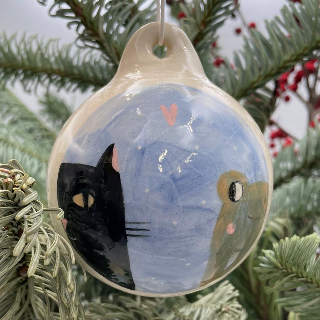Ёлочный шар с котиком и жабой