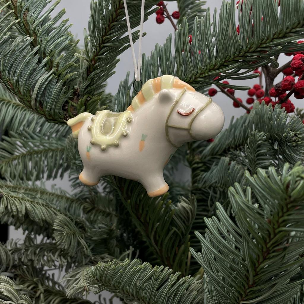 Лошадка на ёлку с морковками