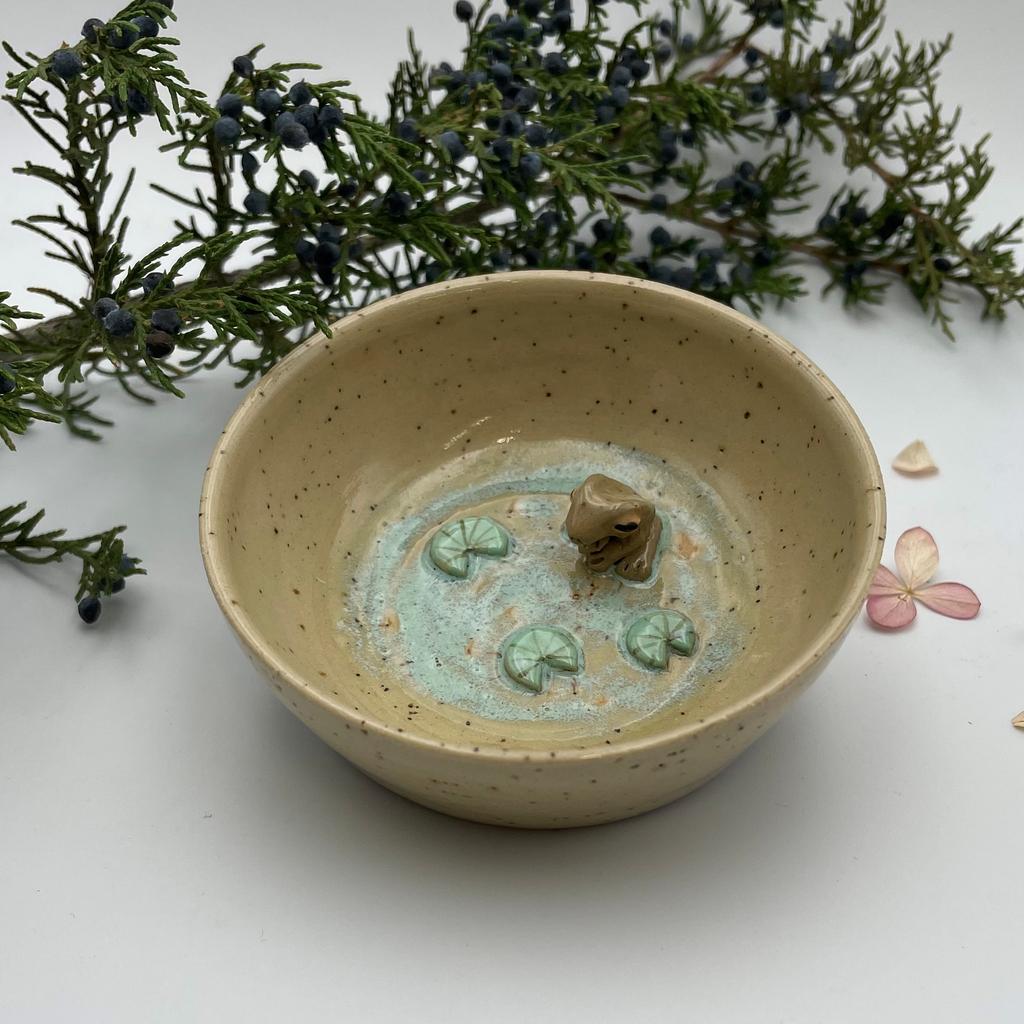 Плошка с жабой