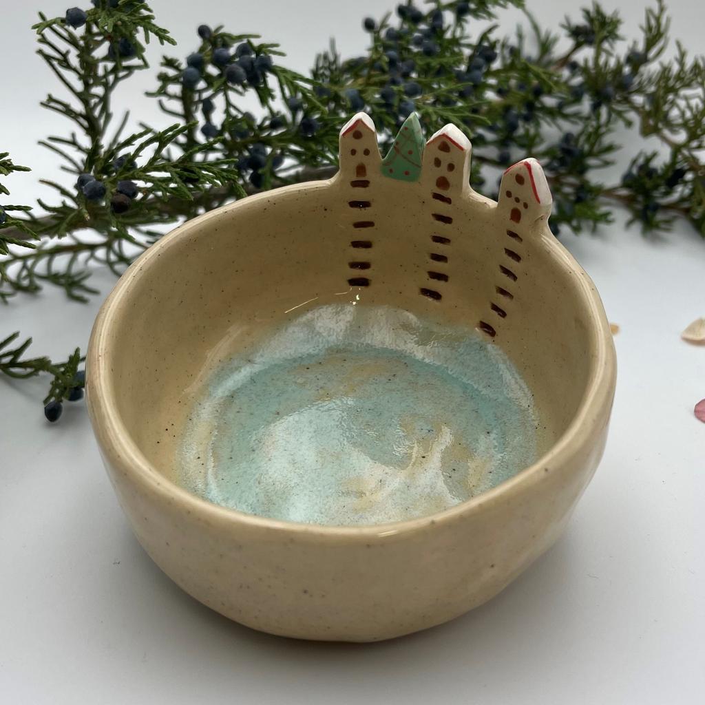 Плошка с домиком