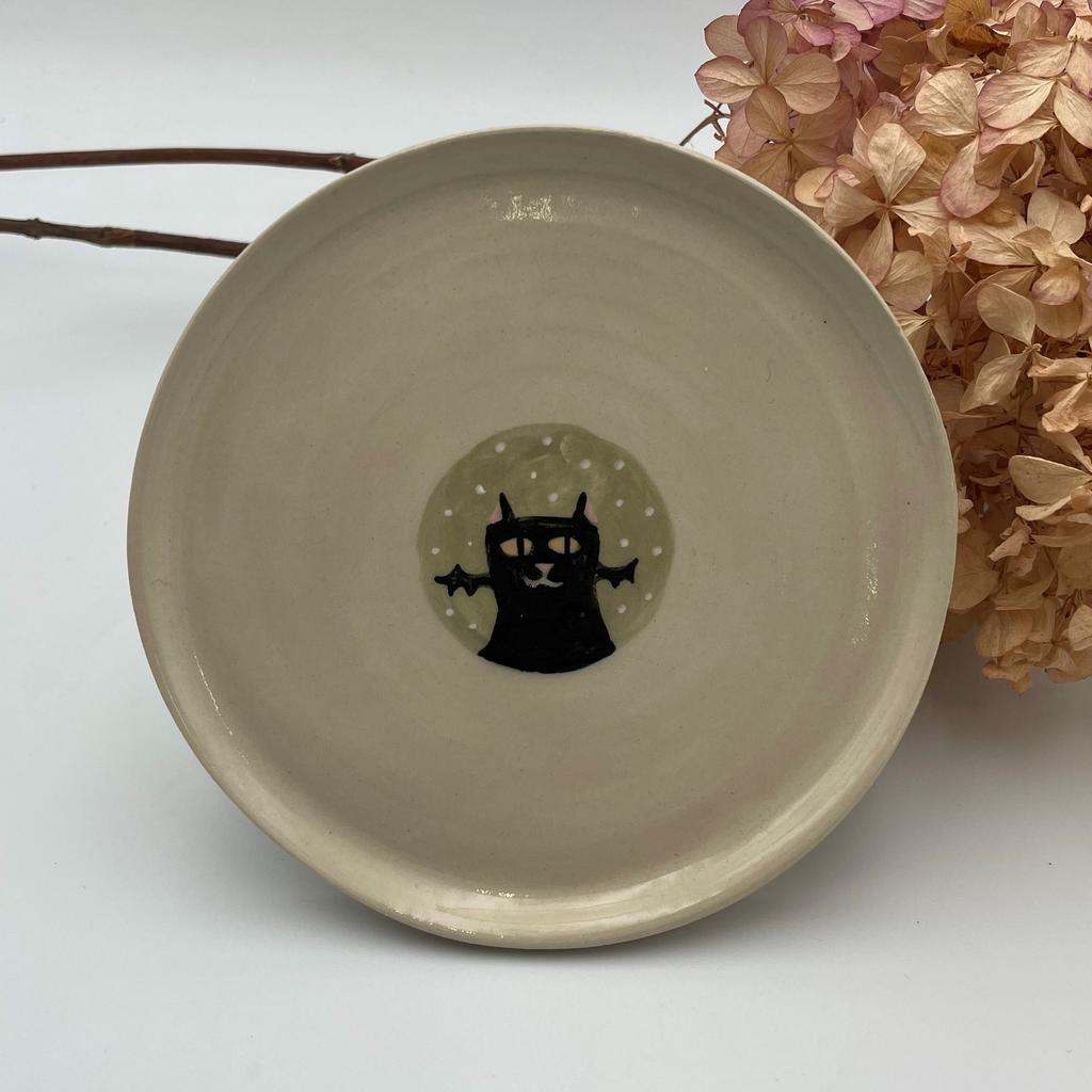 Тарелка с котакулой