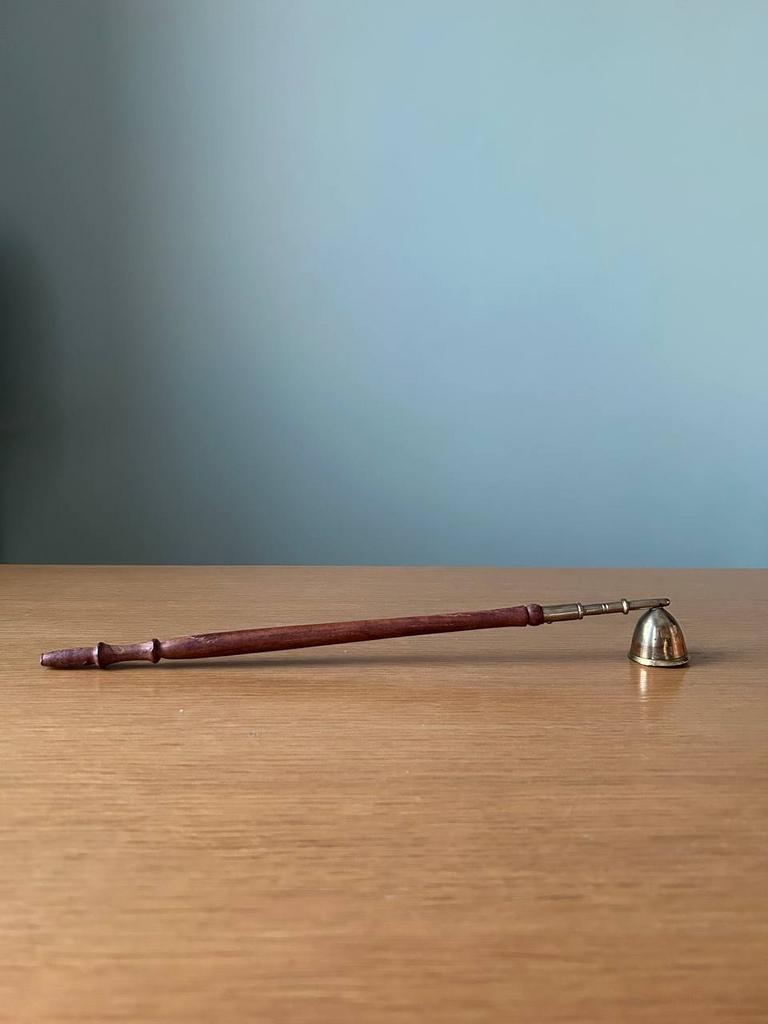 Латунный гаситель с деревянной ручкой