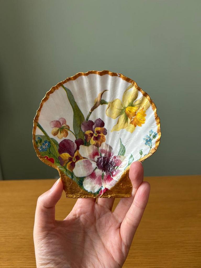 Шкатулка из раковины гребешка «Нарцисс»