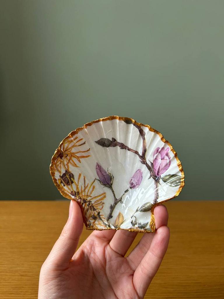 Шкатулка из раковины гребешка «Магнолия»