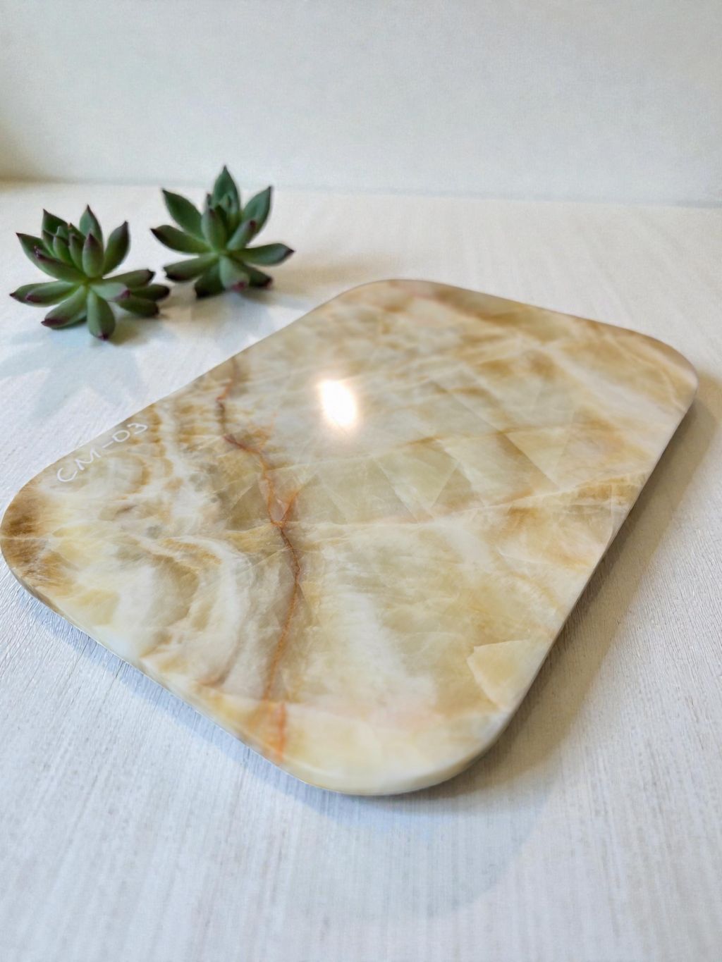 Столик из оникса (СМ-03)