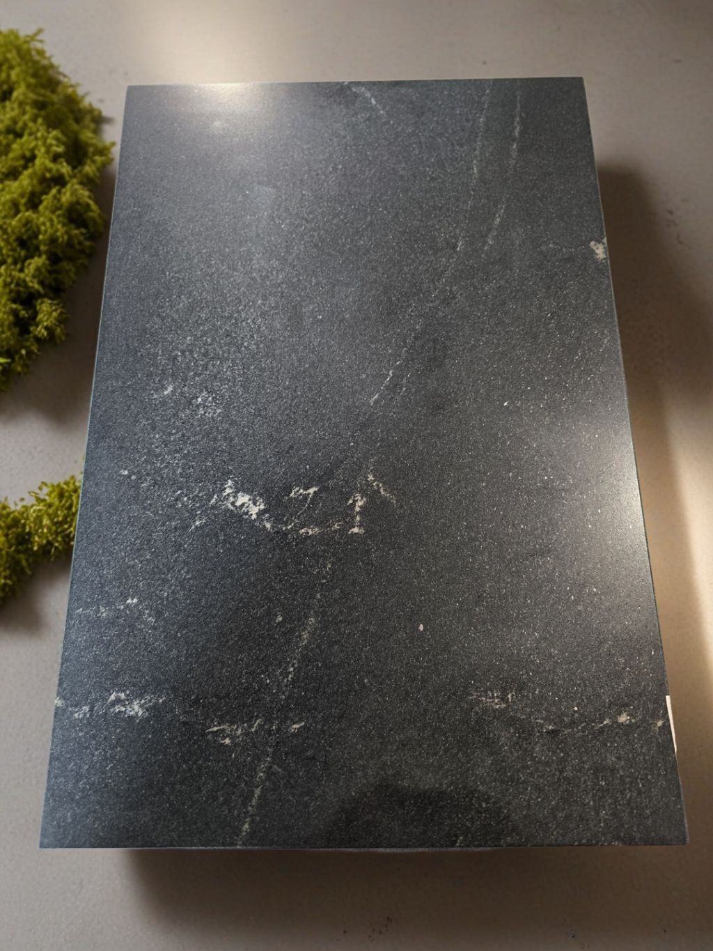 Столик гранитный (СГ-02)