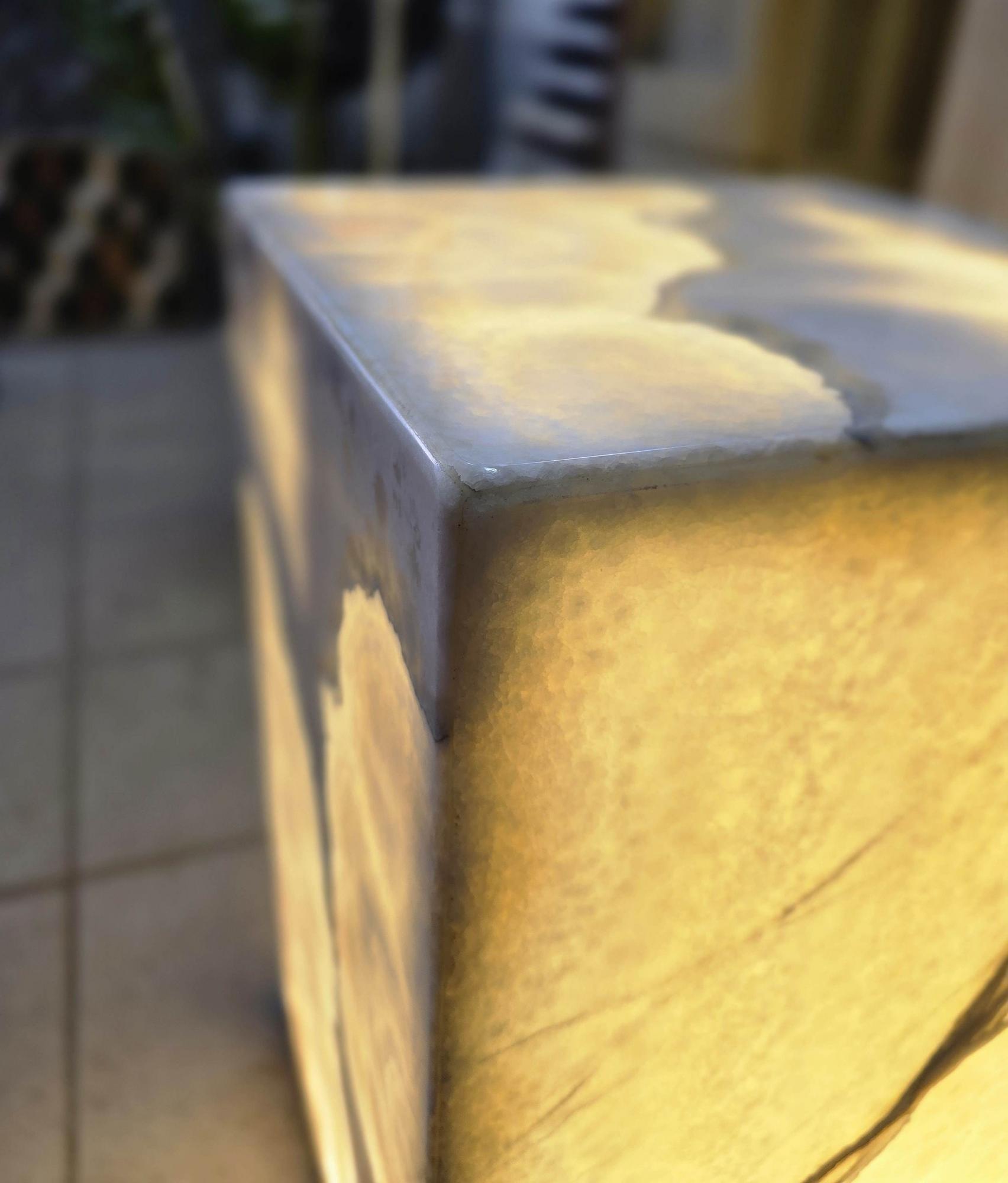 Премиум Столик "Аврора" из оникса с подсветкой  (СК-02)