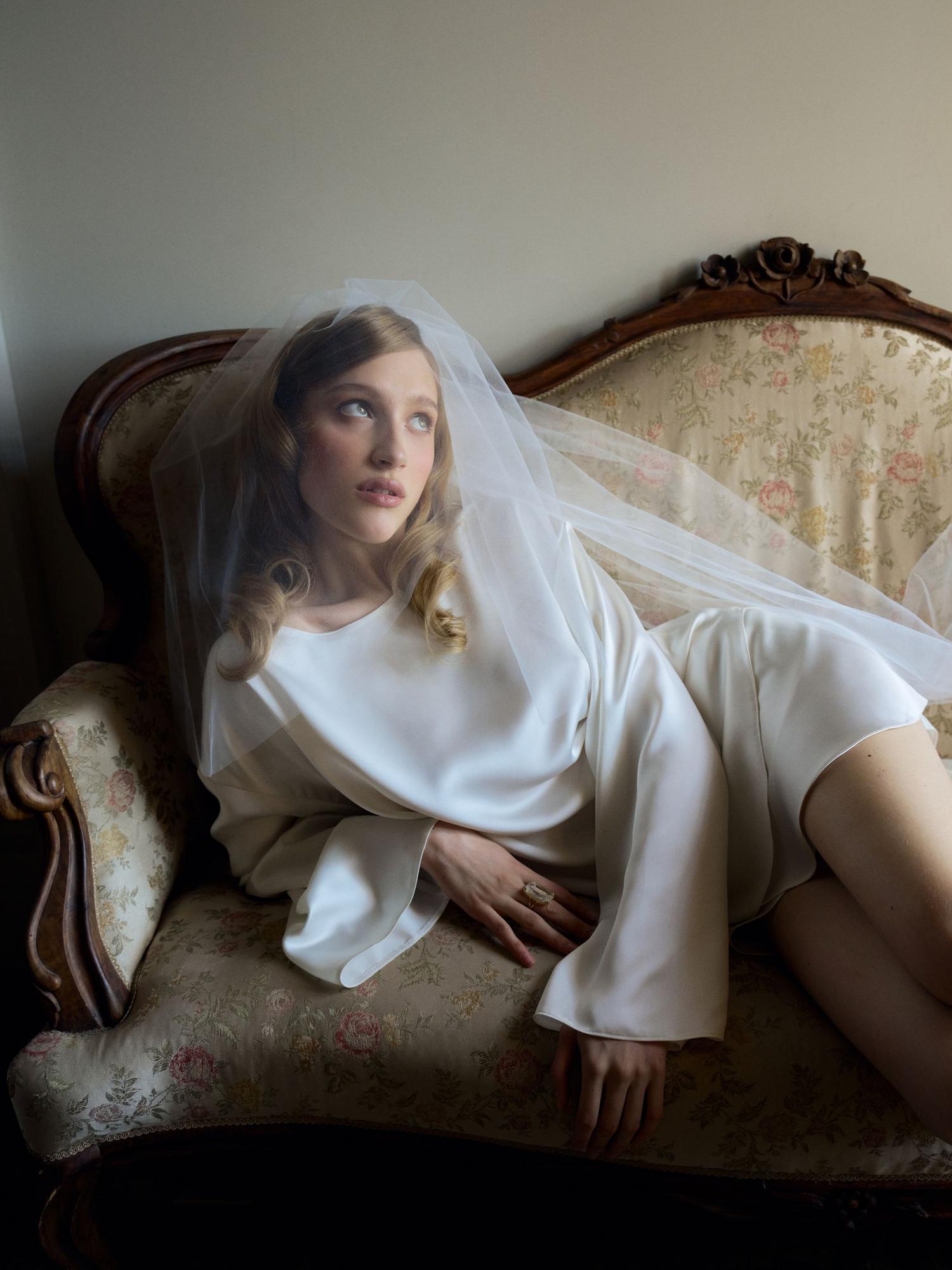 БЛУЗА "КОСМЕЯ" С НИСПАДАЮЩИМИ РУКАВАМИ