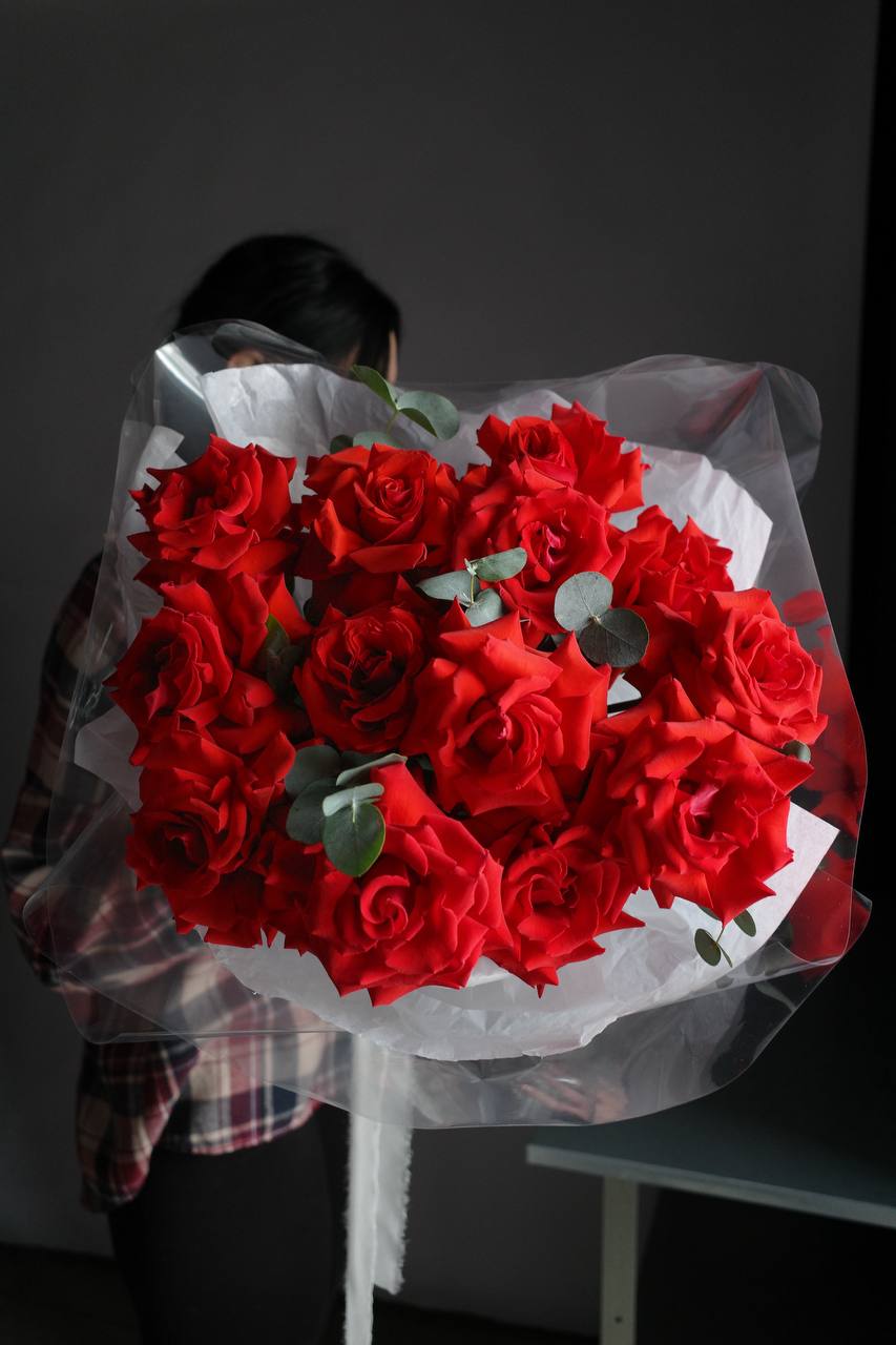 Букет французских роз и эвкалипта