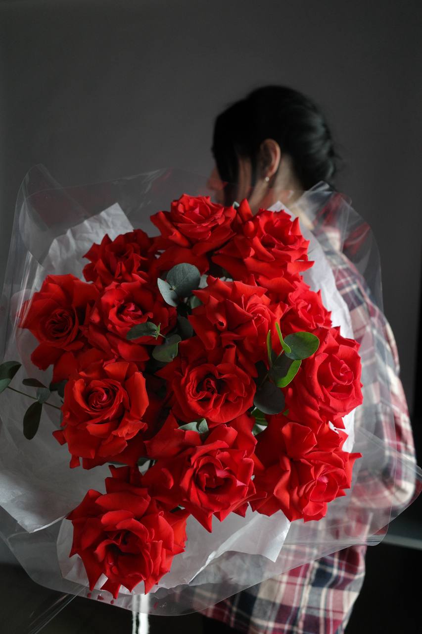 Букет французских роз и эвкалипта