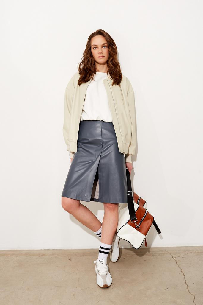 Юбка прямая с разрезом