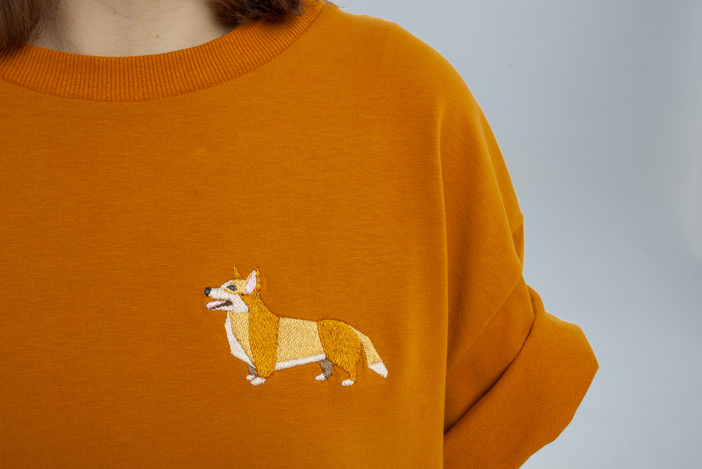 Футболка плотная охра с корги