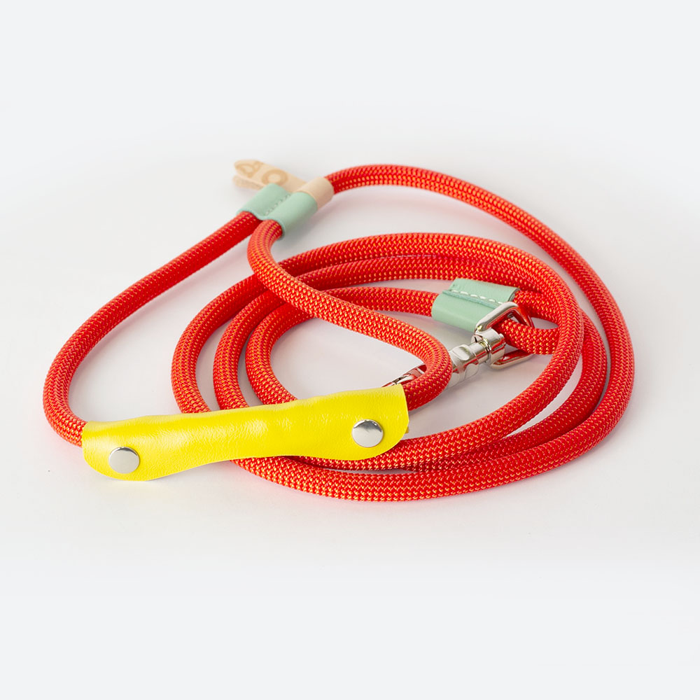 Красный поводок-веревка с кожаной накладной ручкой