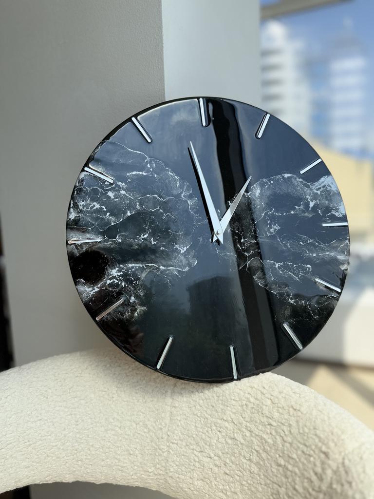 Часы  "Laconic black" 40 см с подсветкой