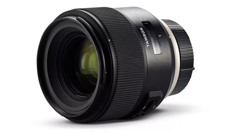 Tamron EF SP 35mm F/1.8 Macro