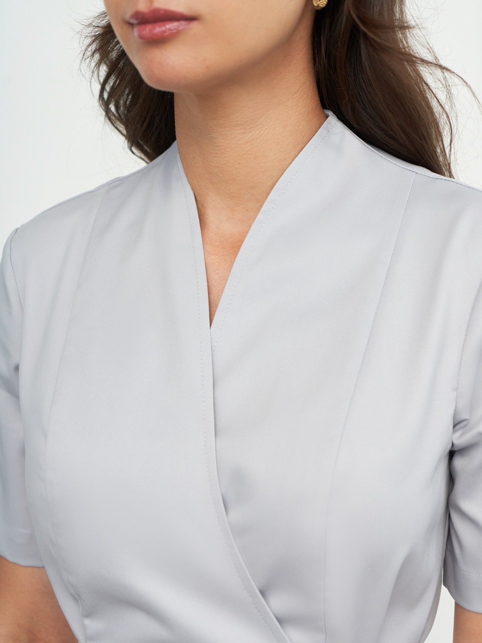 Хирургическая блуза на запахе с поясом жемчужно-серая KL 210