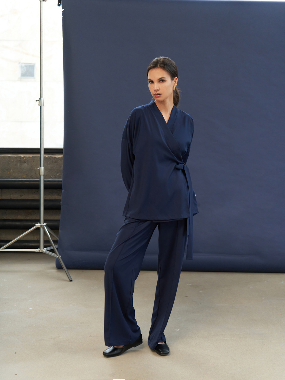 Классические брюки со стрелками синие KL 309