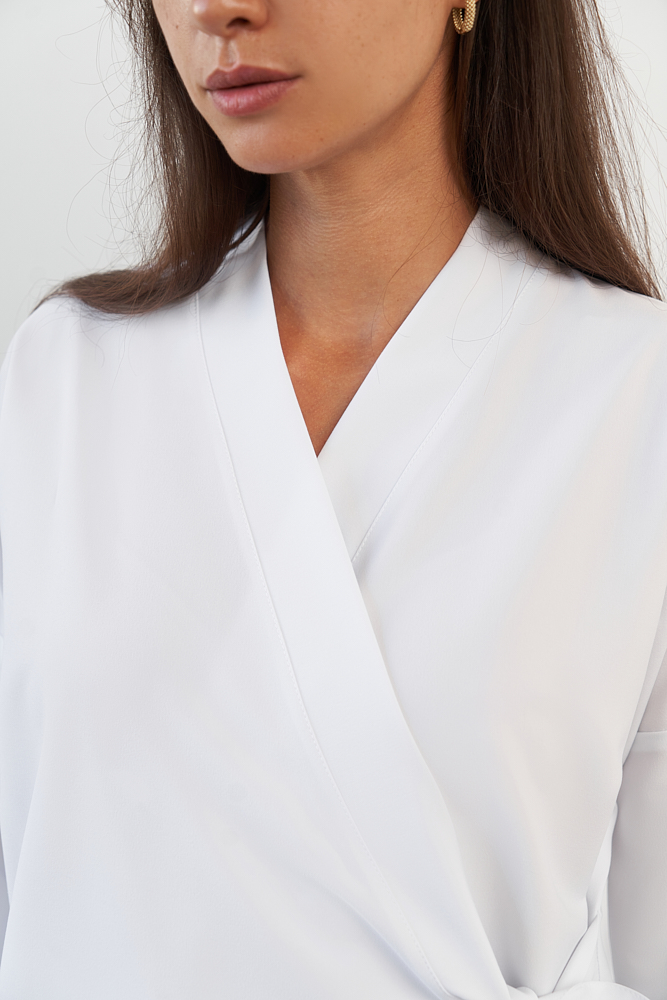 Кимоно свободного кроя на запах с длинным рукавом белое KL 212