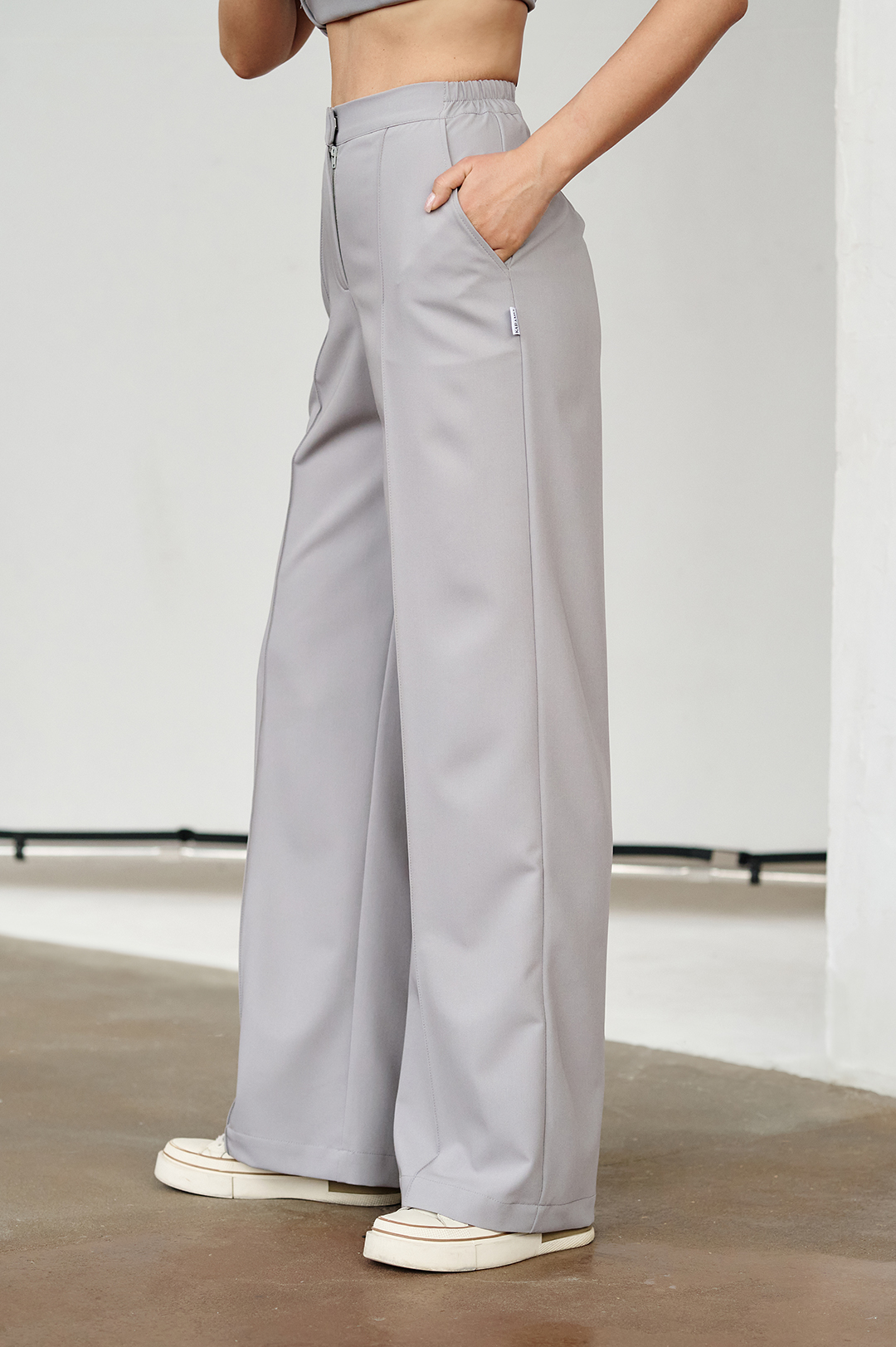 Классические брюки со стрелками светло серые KL 309