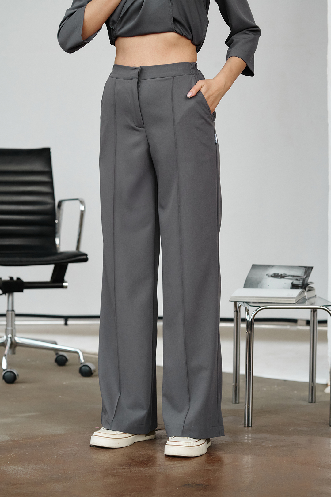 Классические брюки со стрелками графит KL 309